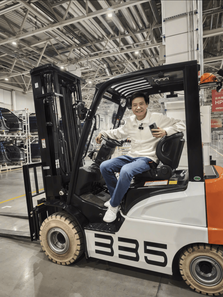 Xiaomi abre su fábrica de automóviles al público en 2025, mostrando su capacidad en vehículos eléctricos. Visitantes Bienvenidos